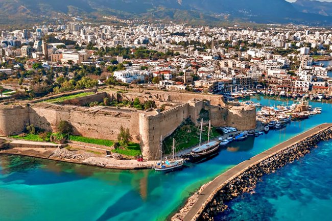 KIBRIS’TA NE YENİR NE YENMEZ? İŞTE KIBRIS YEMEKLERİ REHBERİ