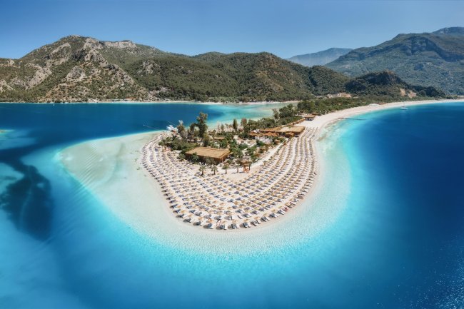 MAVİ CENNETİ MERAK EDİYOR MUSUNUZ? İŞTE ÖLÜDENİZ’İN EŞŞİZ GÜZELLİKLERİ…